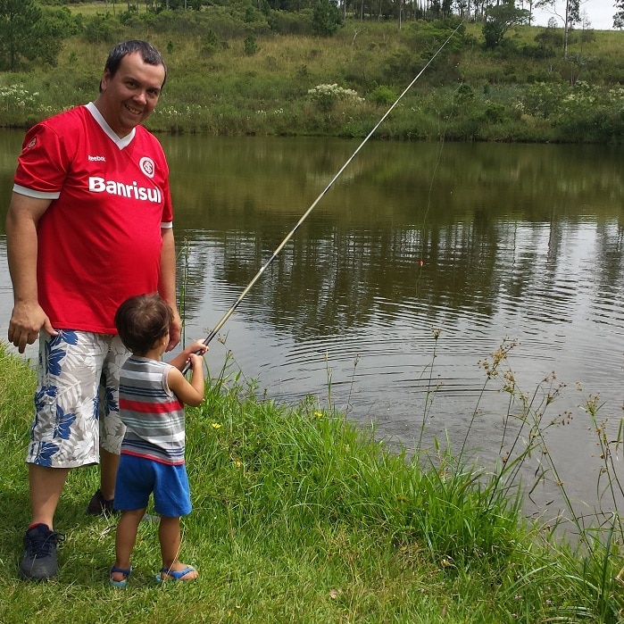 pai e filho pescando