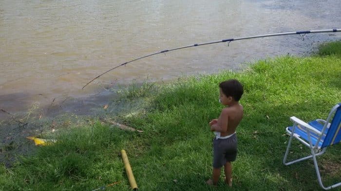 como fazer com que seus filhos amem pescar
