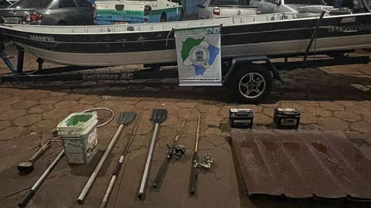 polícia ambiental de dourados apreende barco pesca ilegal piracema