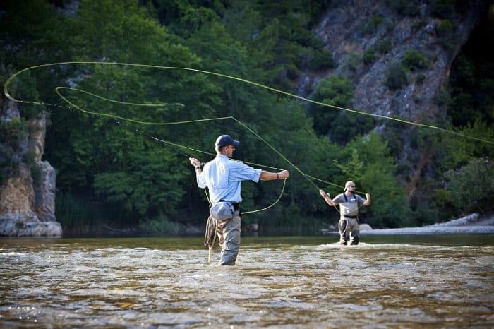 Pesca com mosca (fly fishing) para iniciantes: um guia passo a passo