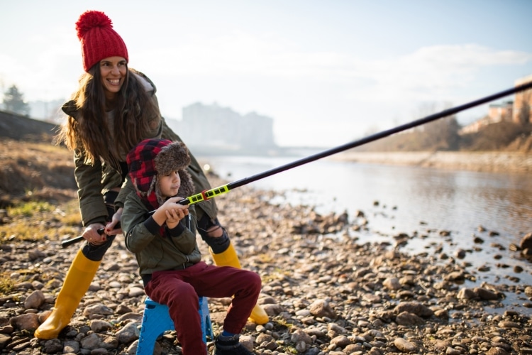 Descubra como a pesca entre mãe e filhos fortalece laços familiares. A pesca não é mais exclusivamente masculina. Saiba mais!