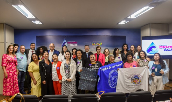 Descubra como 149 mulheres estão transformando o setor pesqueiro no Brasil, participando do Prêmio Mulheres das Águas.