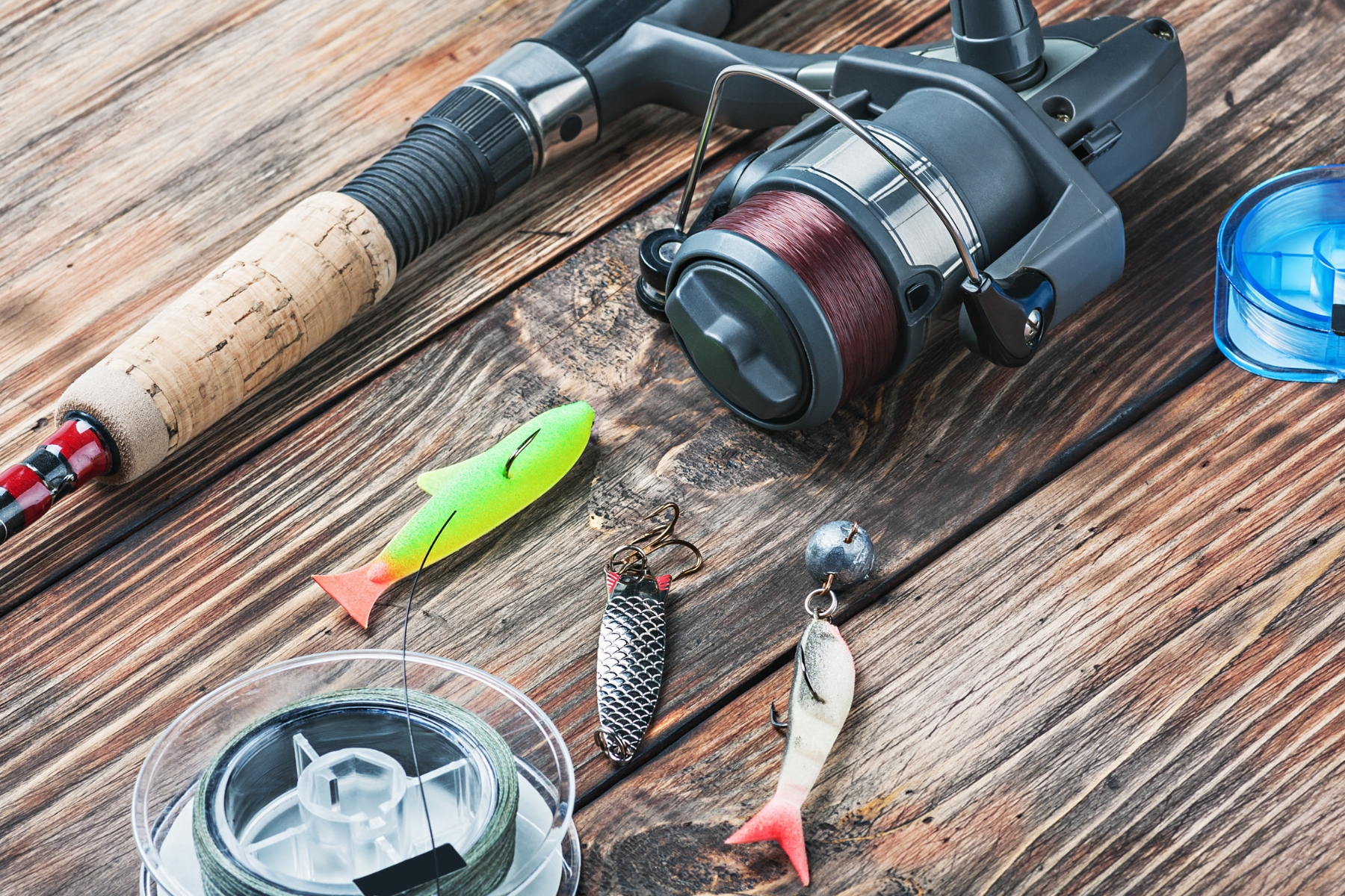 Guia definitivo de equipamentos de pesca: varas, molinetes, iscas e mais. Aprenda a escolher, usar e manter para sucesso garantido na água.