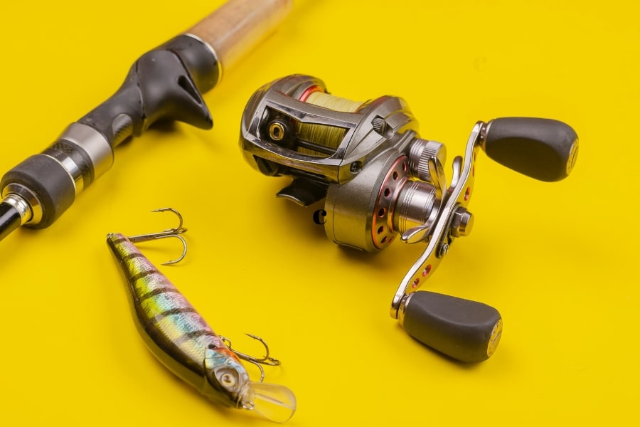 Descubra os principais artigos de pesca, como usá-los e onde comprar com segurança, qualidade e variedade. Guia completo para pescadores.