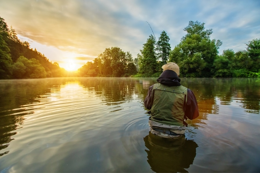 Descubra como melhorar a recuperação muscular após pesca esportiva com Ozenvitta, alimentação, hidratação e técnicas de recuperação eficazes.
